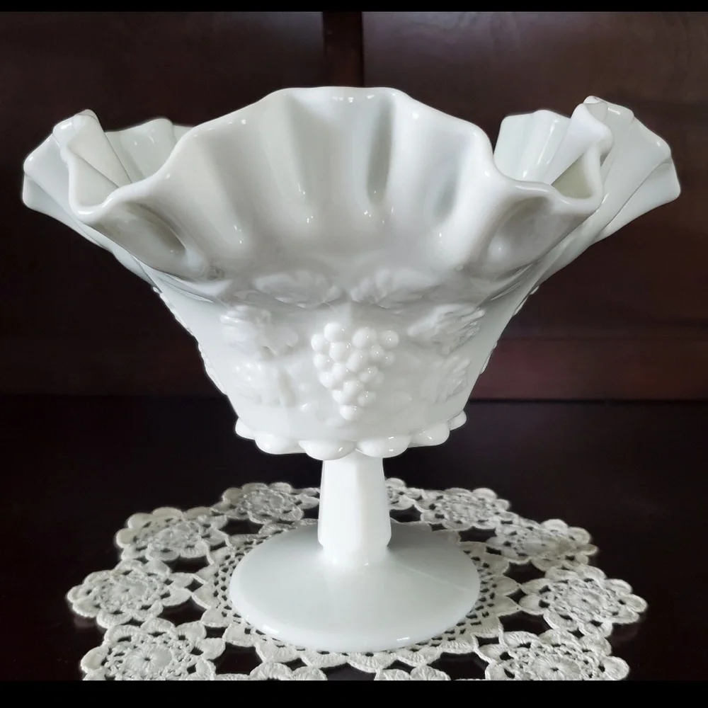 VTG Westmoreland White Milk Glass Grape & Leaves Pedestal Ruffled, Crimped Rim.